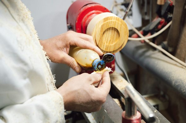 Teinture mobilier : comment choisir le bon produit ?