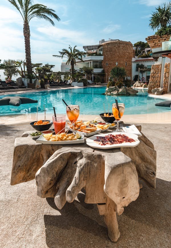 Piscines Ibiza : choisissez votre havre de paix aquatique